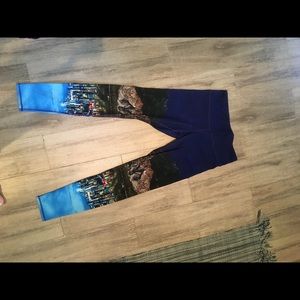 Alo yoga airbrush leggings landscape print